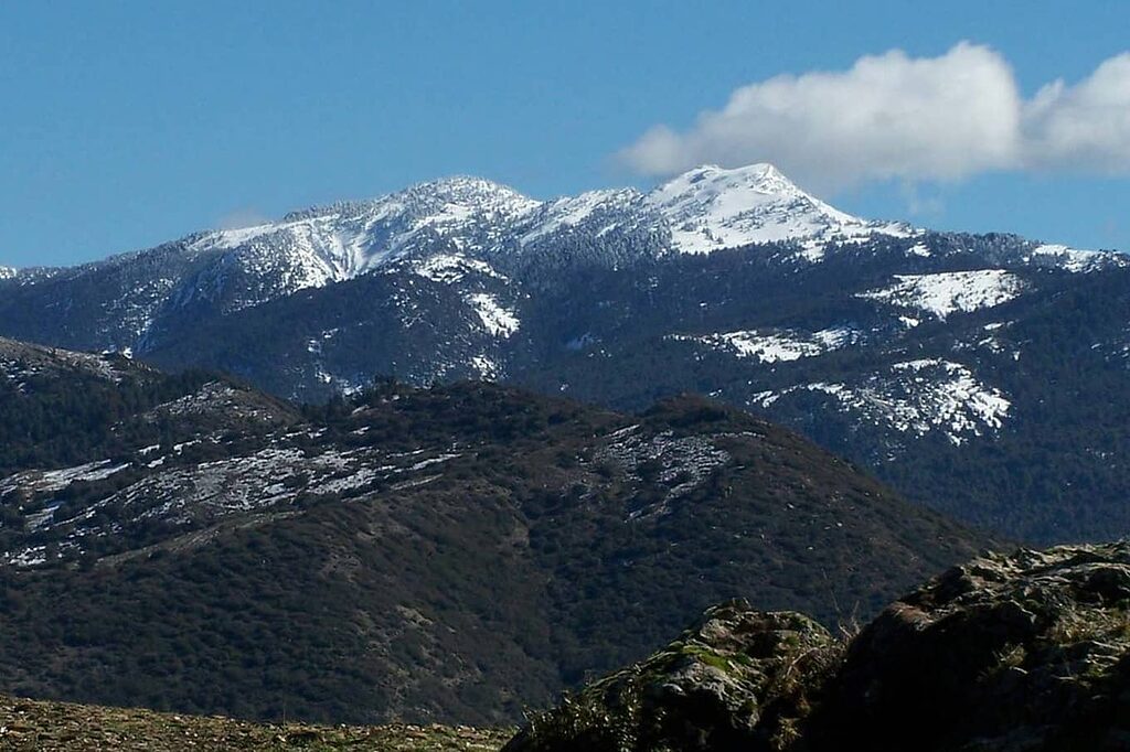 Views of Mount Tidghine: adventure and nature in the Rif.