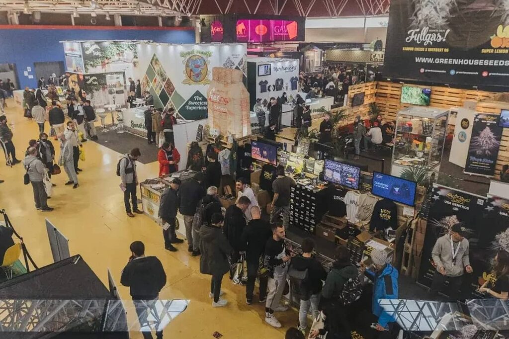 Industry professionals: Knowledge exchange at Spannabis.