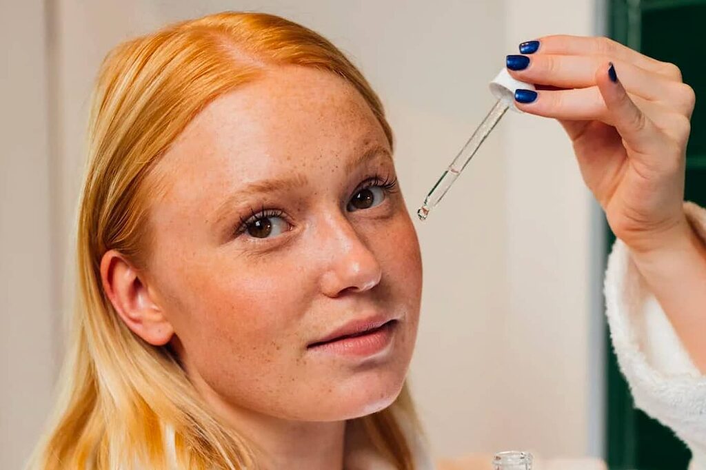 Maximize the benefits of your anti-aging serum with these application tips.